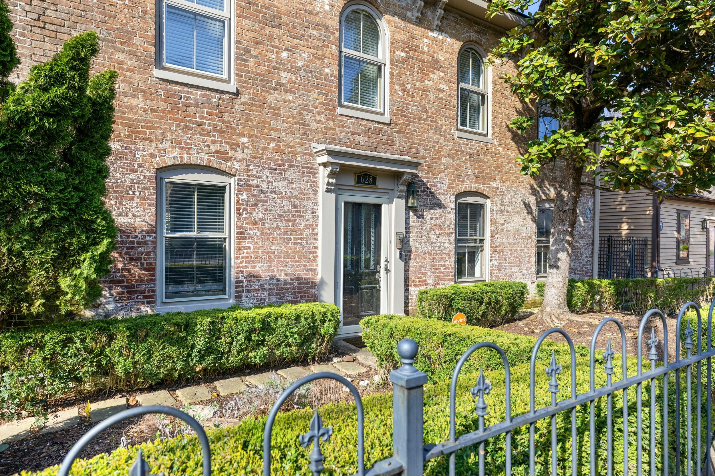 628 West Short Street