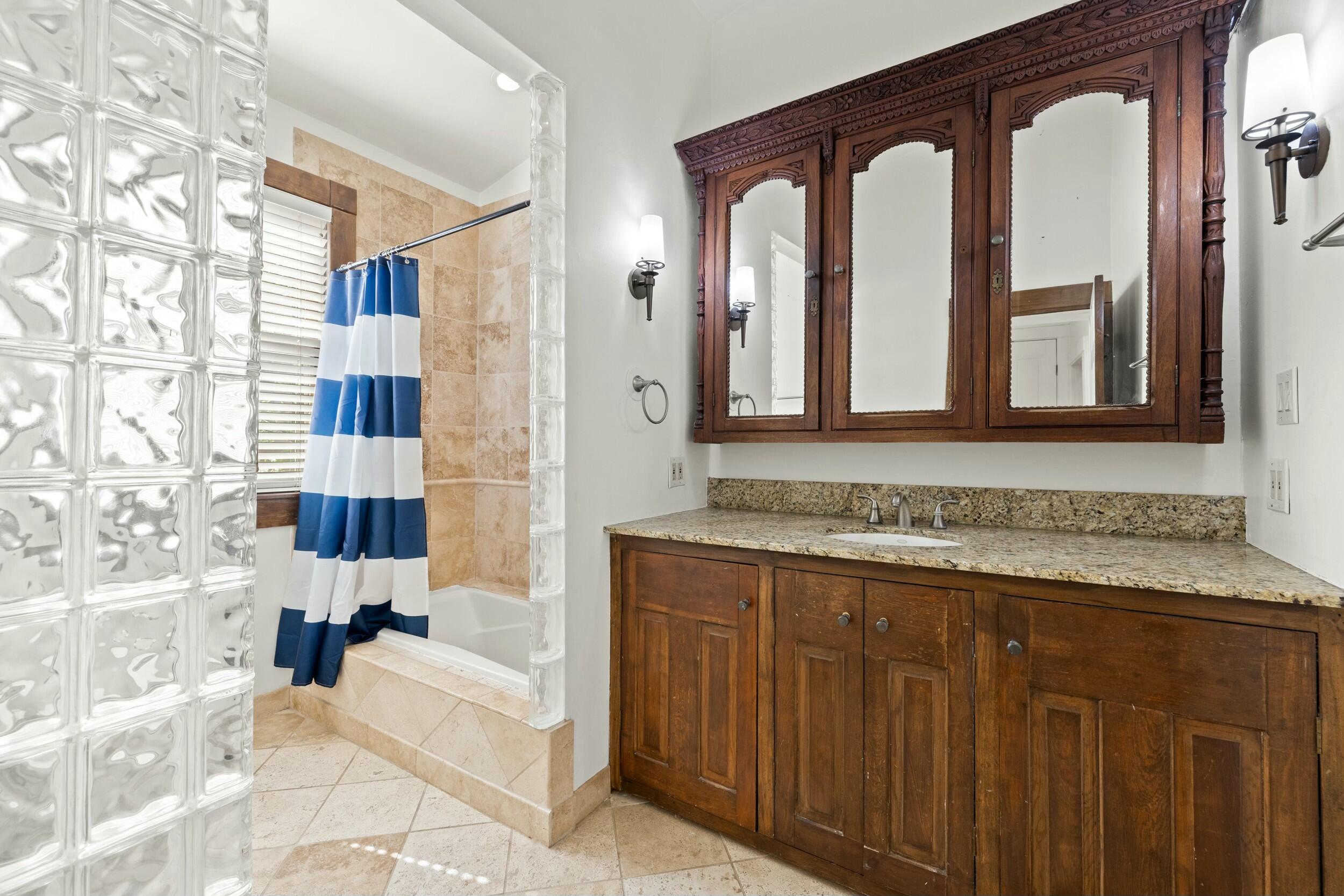 628 West Short Street