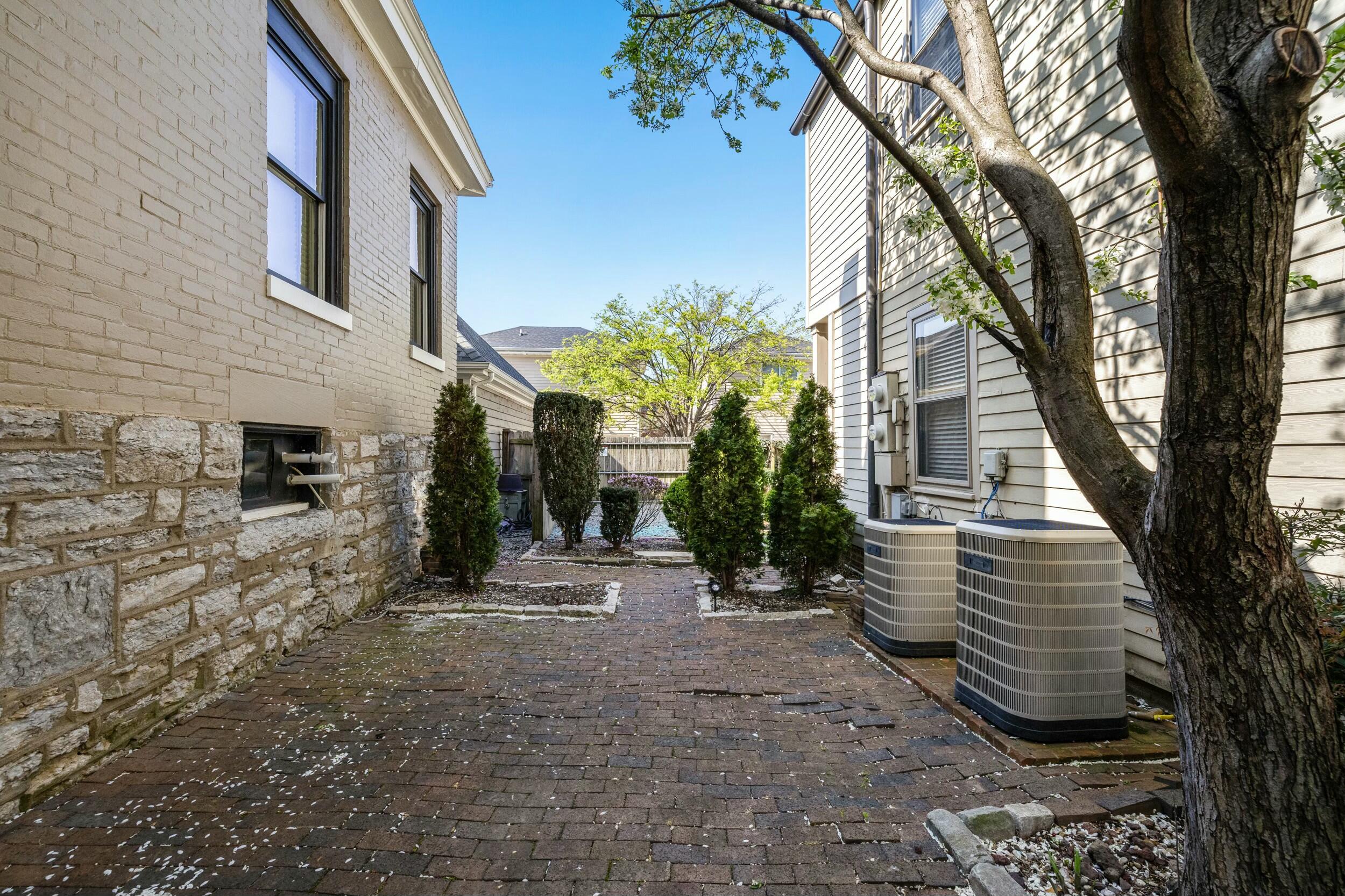 628 West Short Street