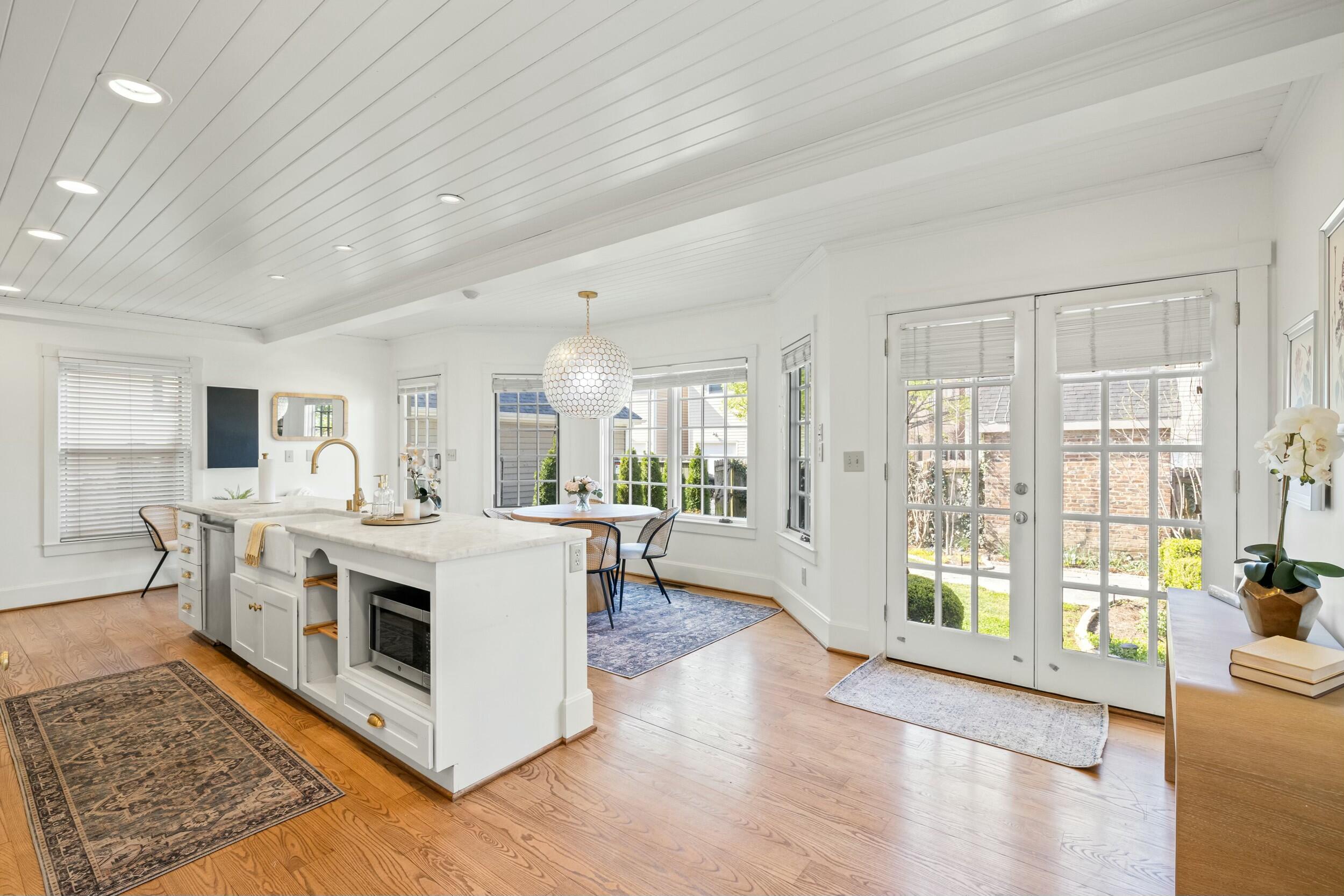 628 West Short Street