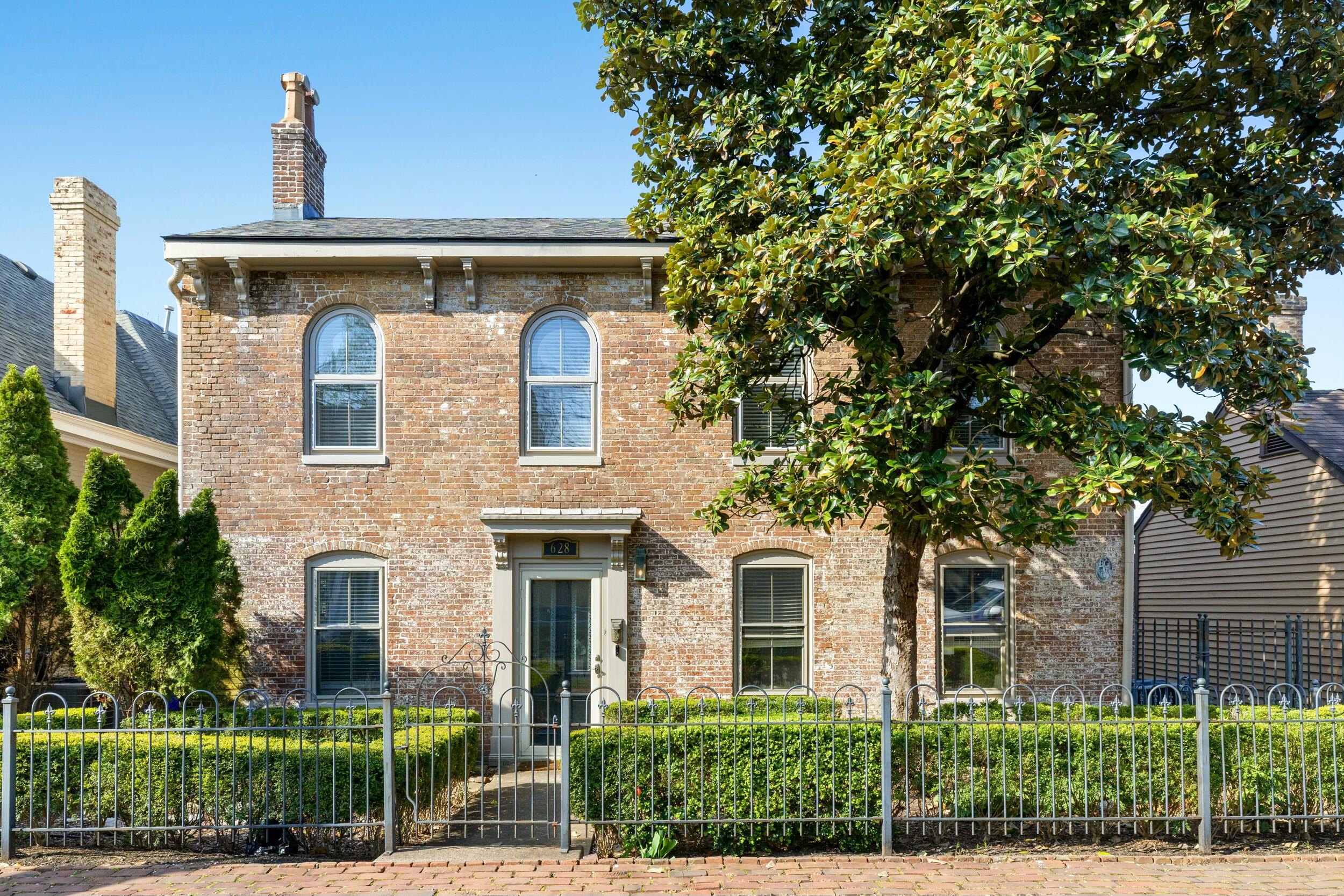 628 West Short Street