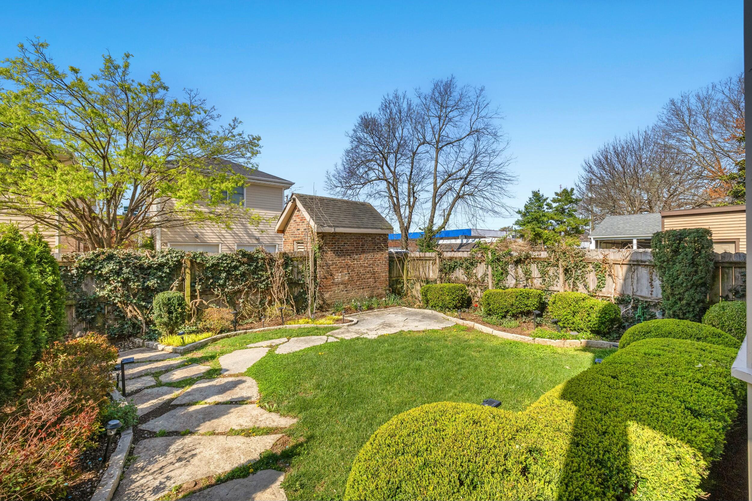 628 West Short Street