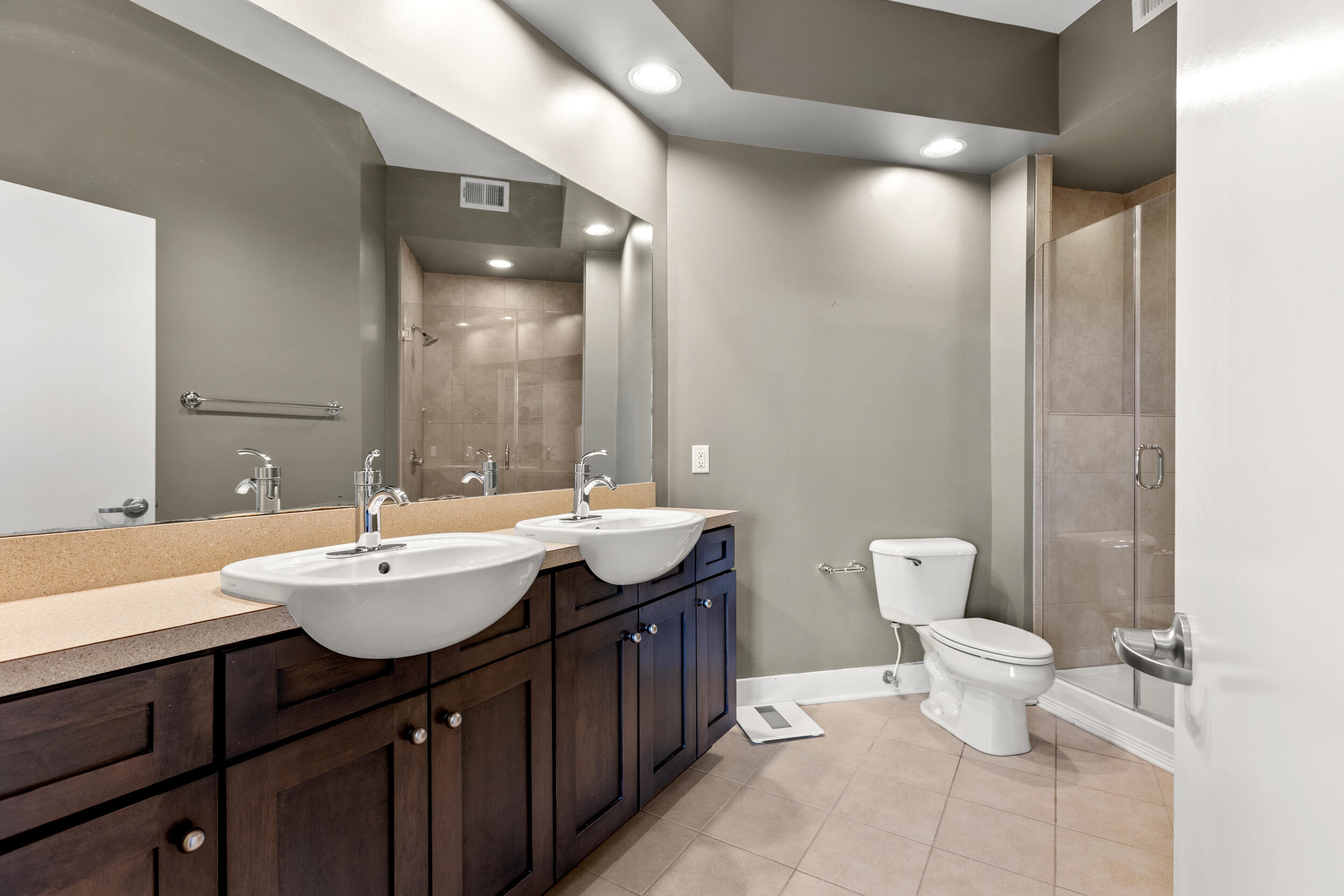 535 South Upper Street, 210