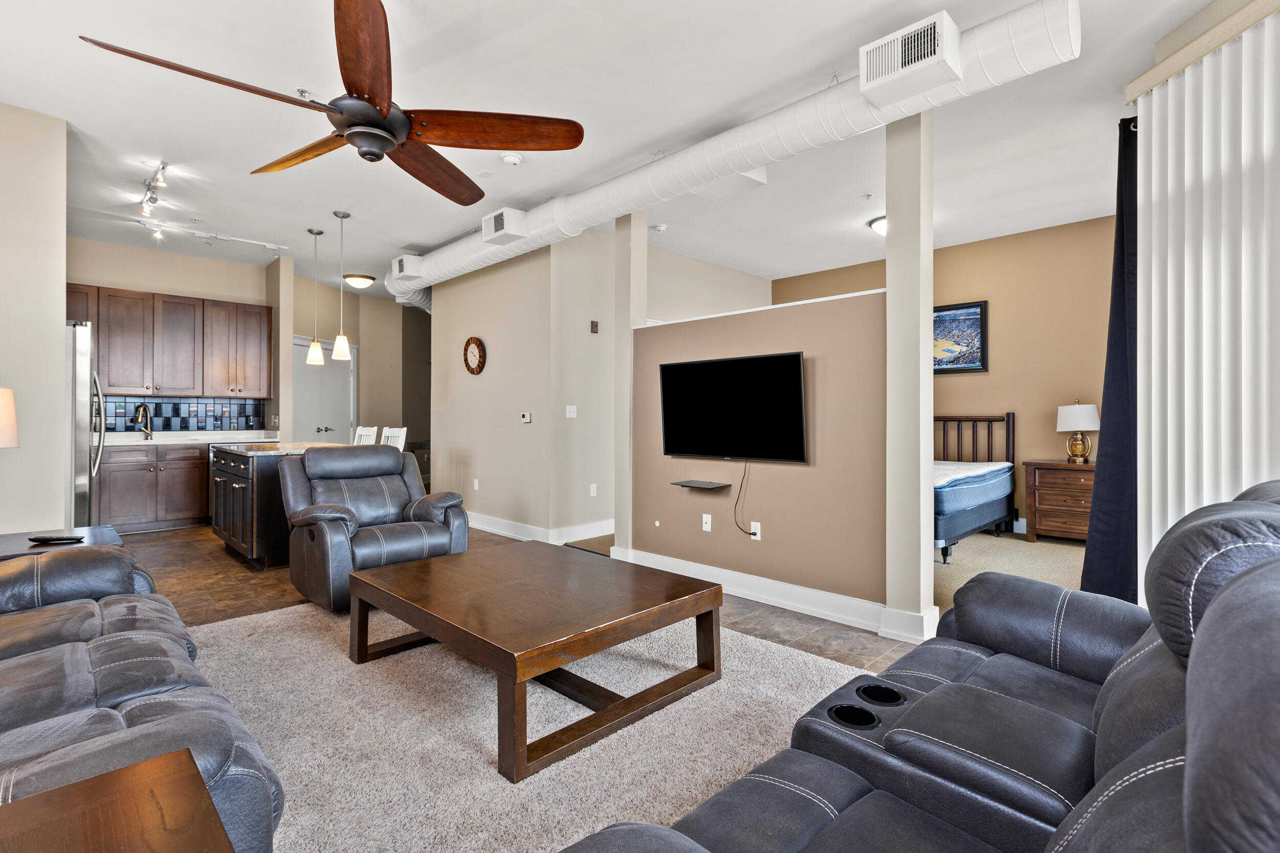 535 South Upper Street, 210