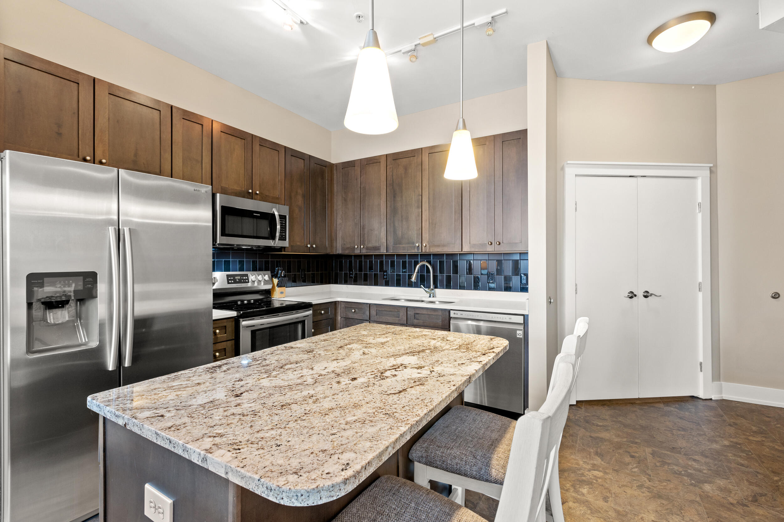 535 South Upper Street, 210