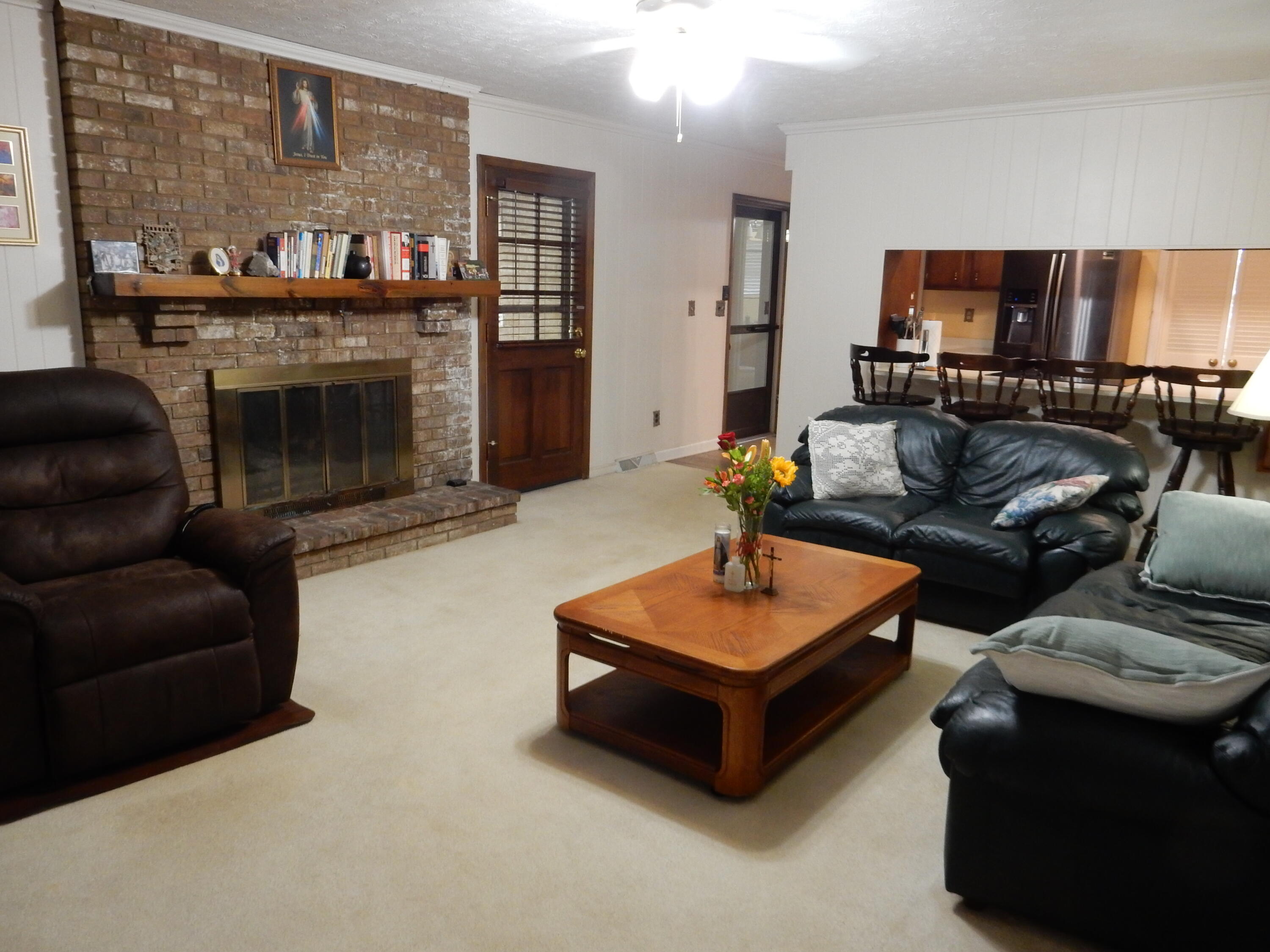 1607 Cantrill Drive