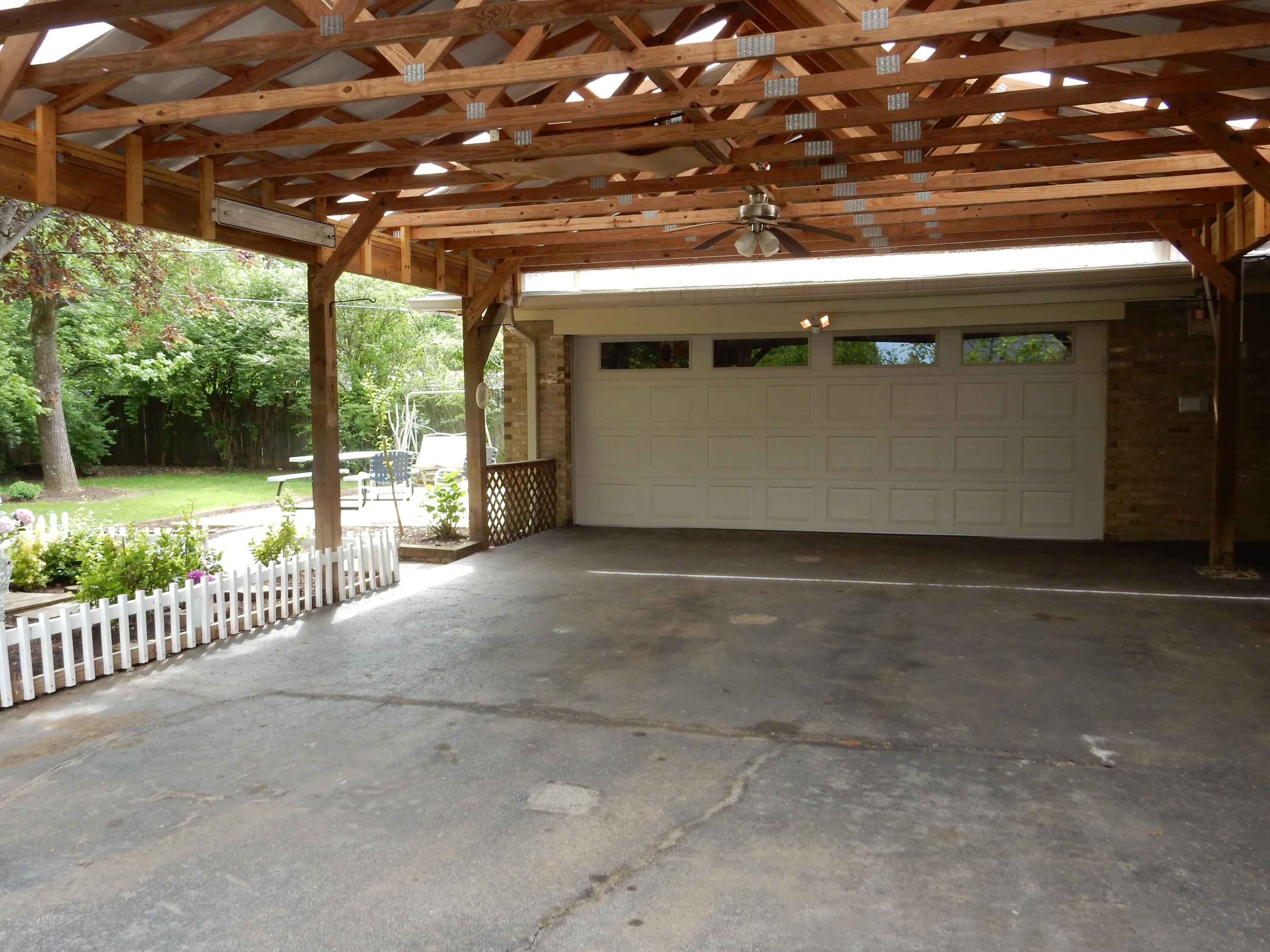 1607 Cantrill Drive
