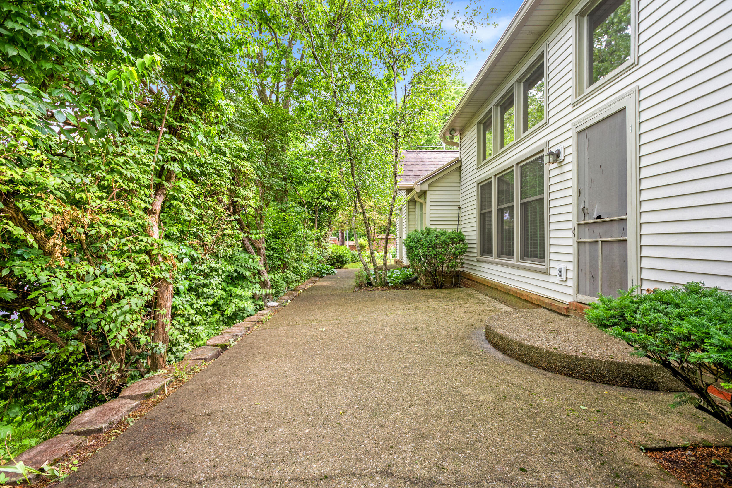 2901 Tabor Oaks Lane