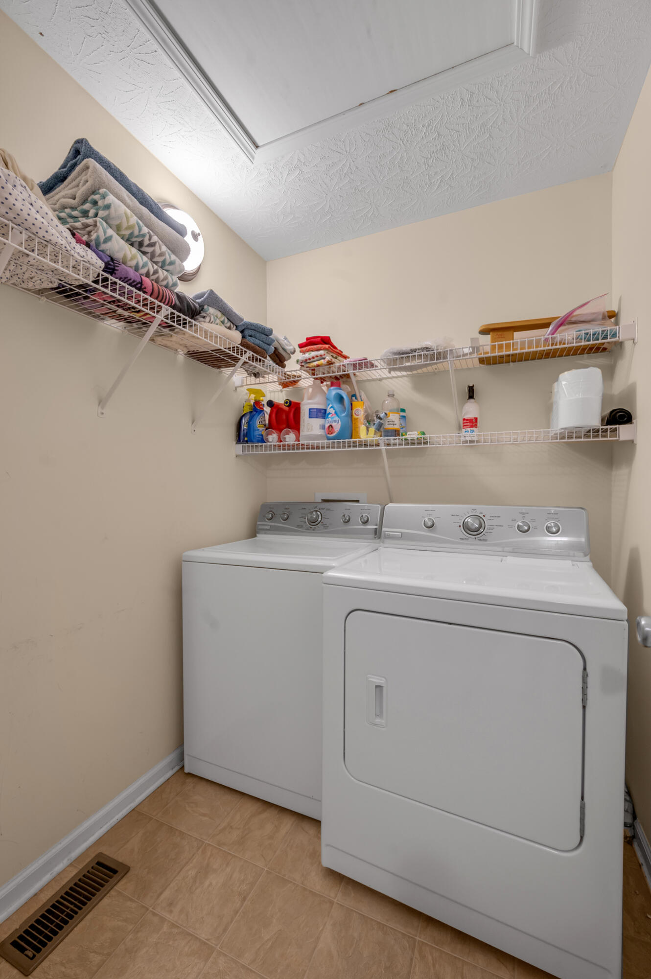 3855 Lochdale Terrace, 6106