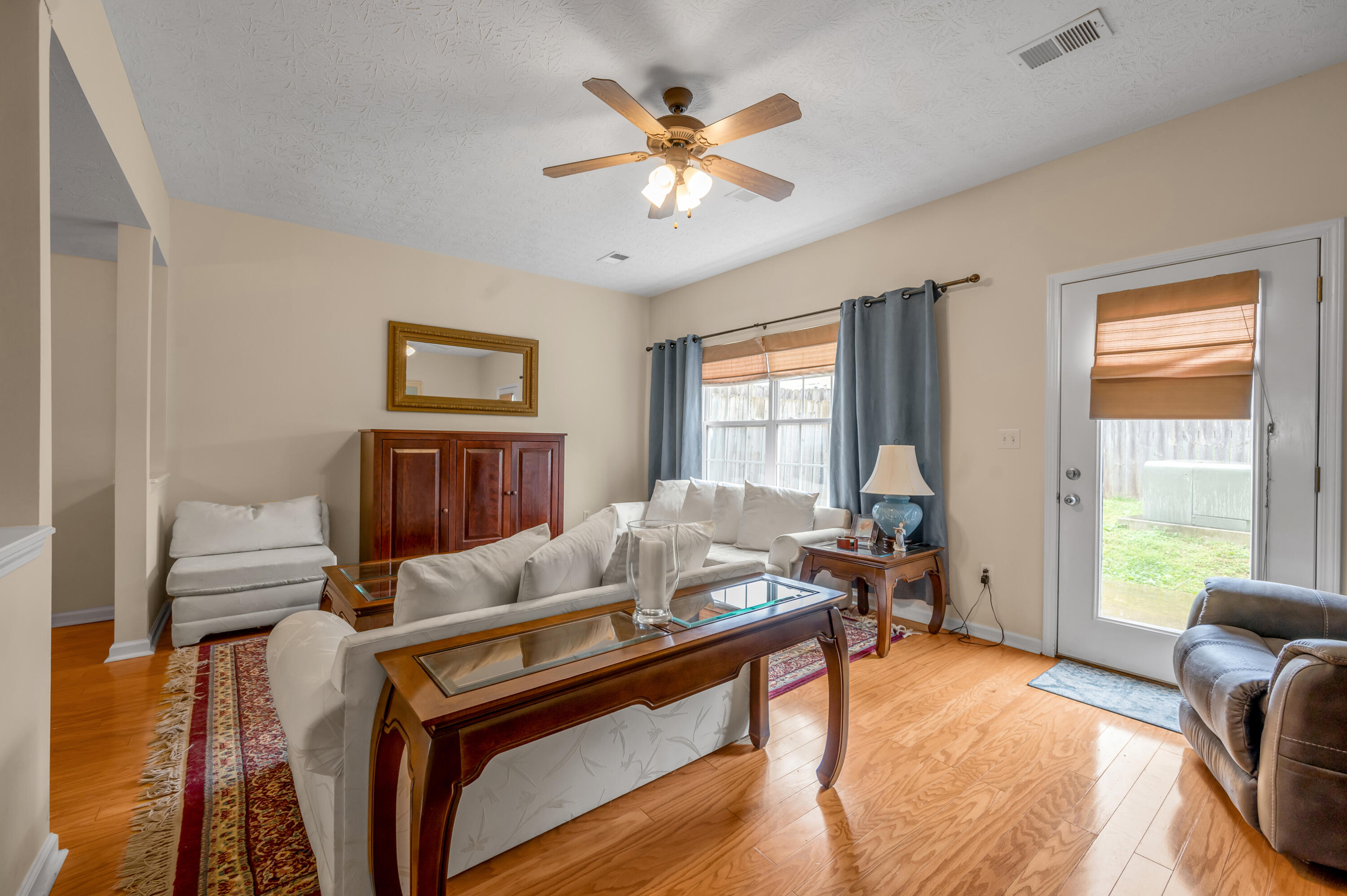 3855 Lochdale Terrace, 6106