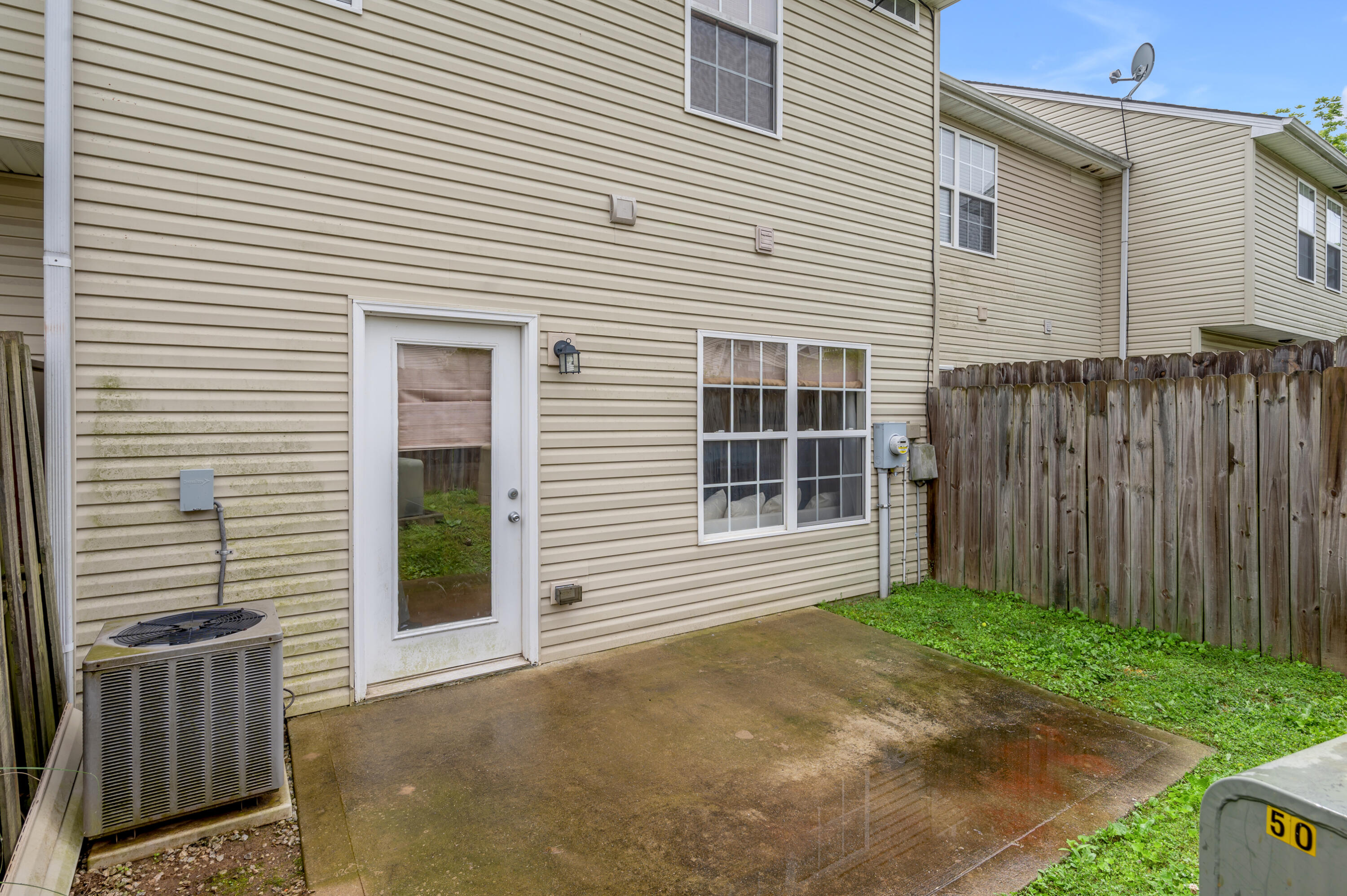 3855 Lochdale Terrace, 6106