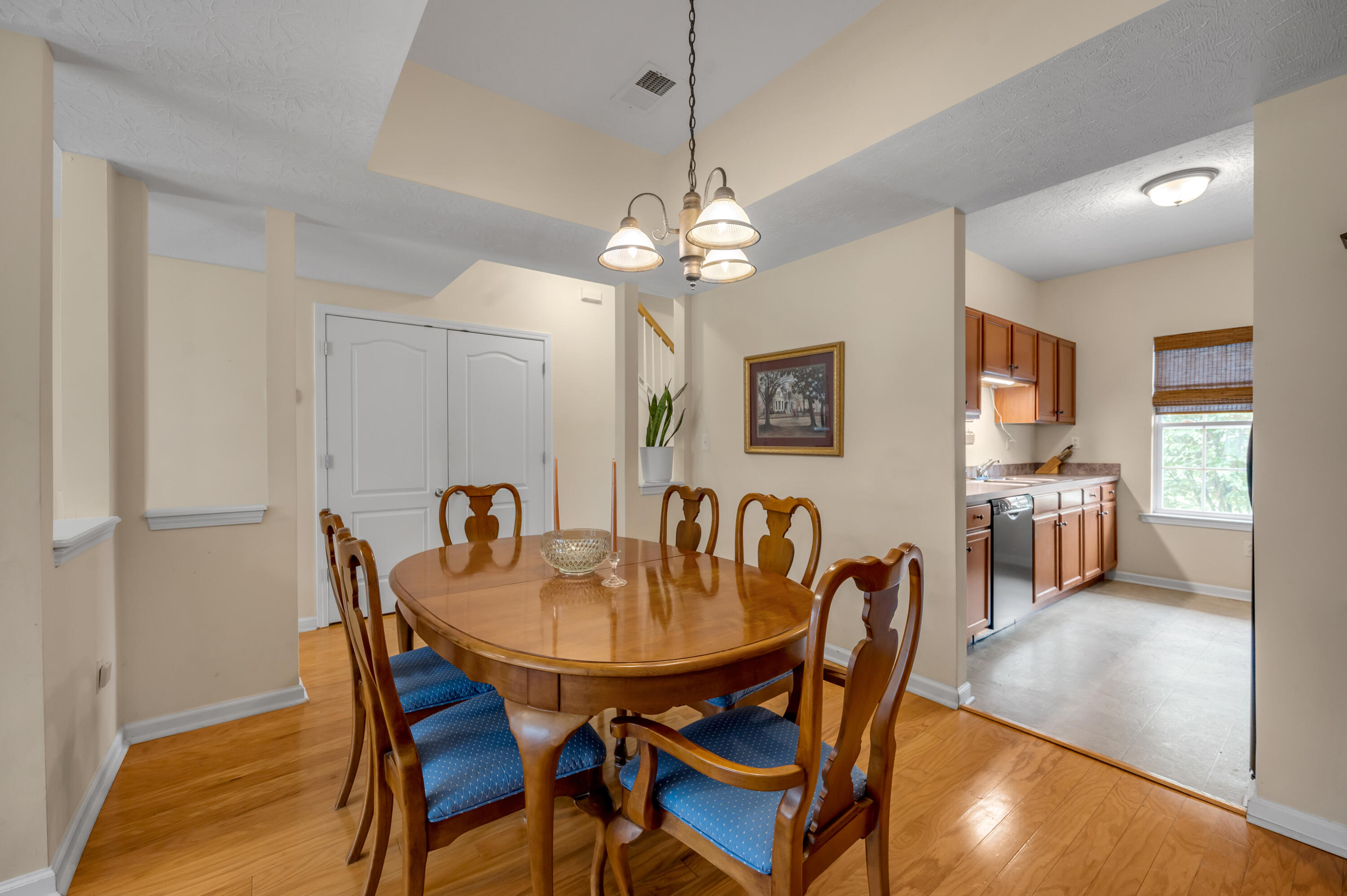 3855 Lochdale Terrace, 6106