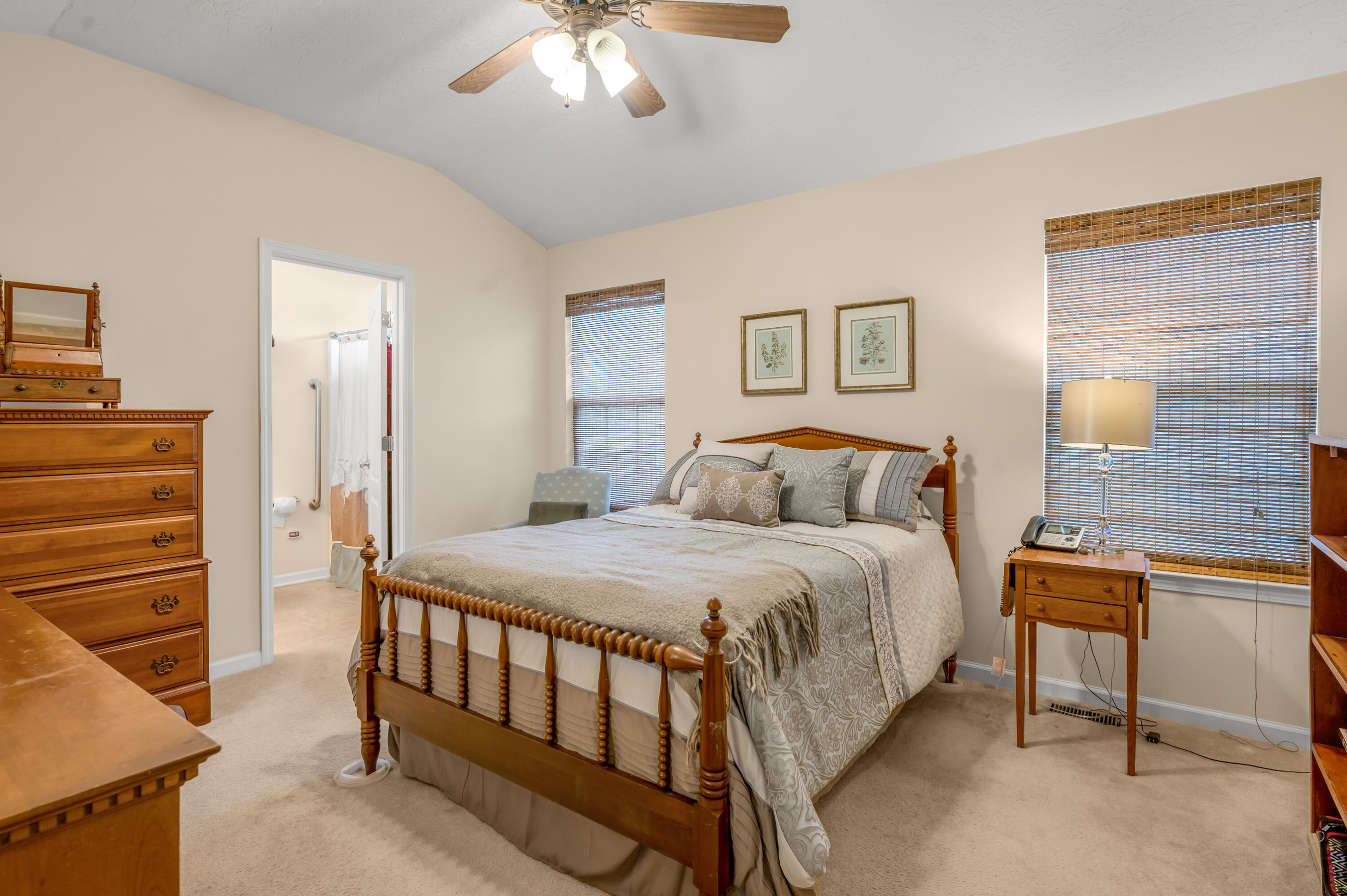 3855 Lochdale Terrace, 6106