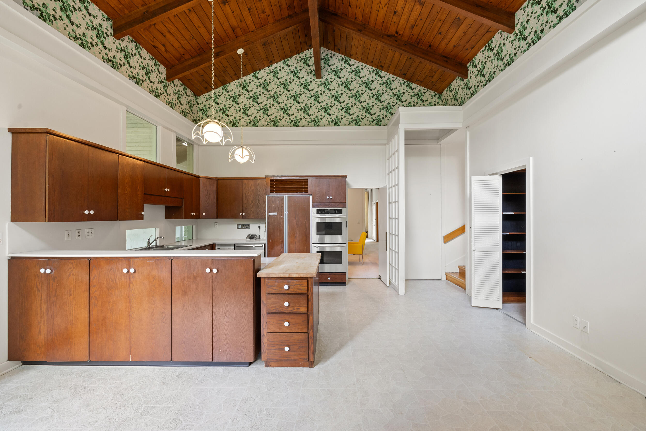 1715 Stonehaven Drive