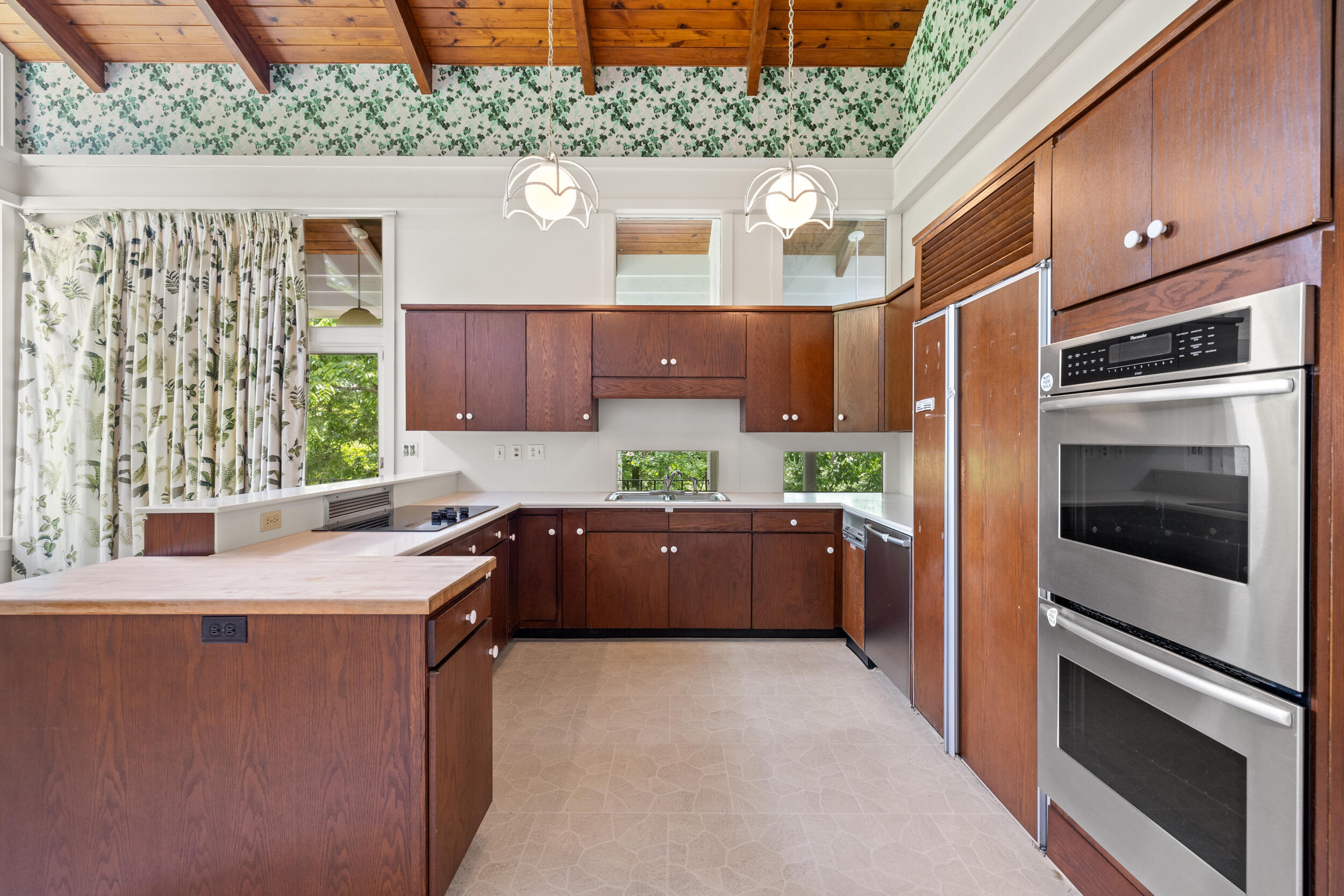 1715 Stonehaven Drive