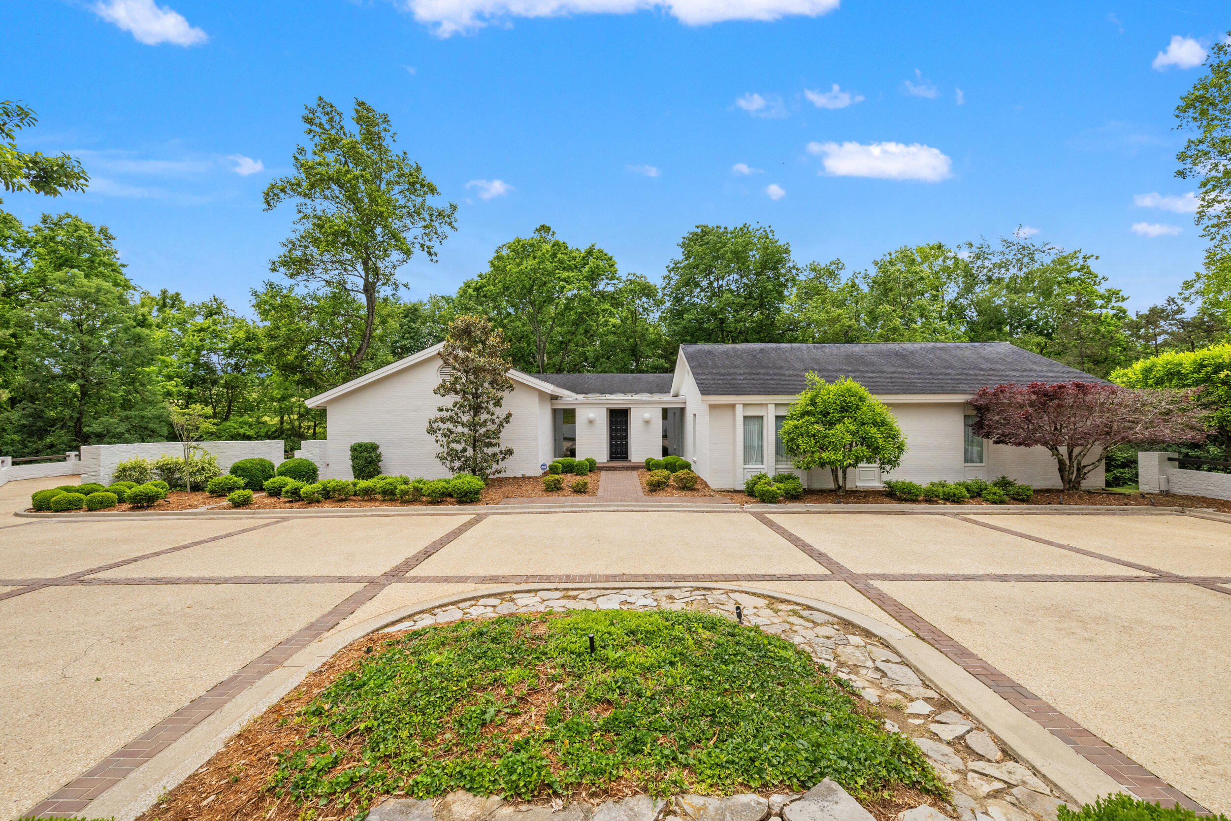 1715 Stonehaven Drive