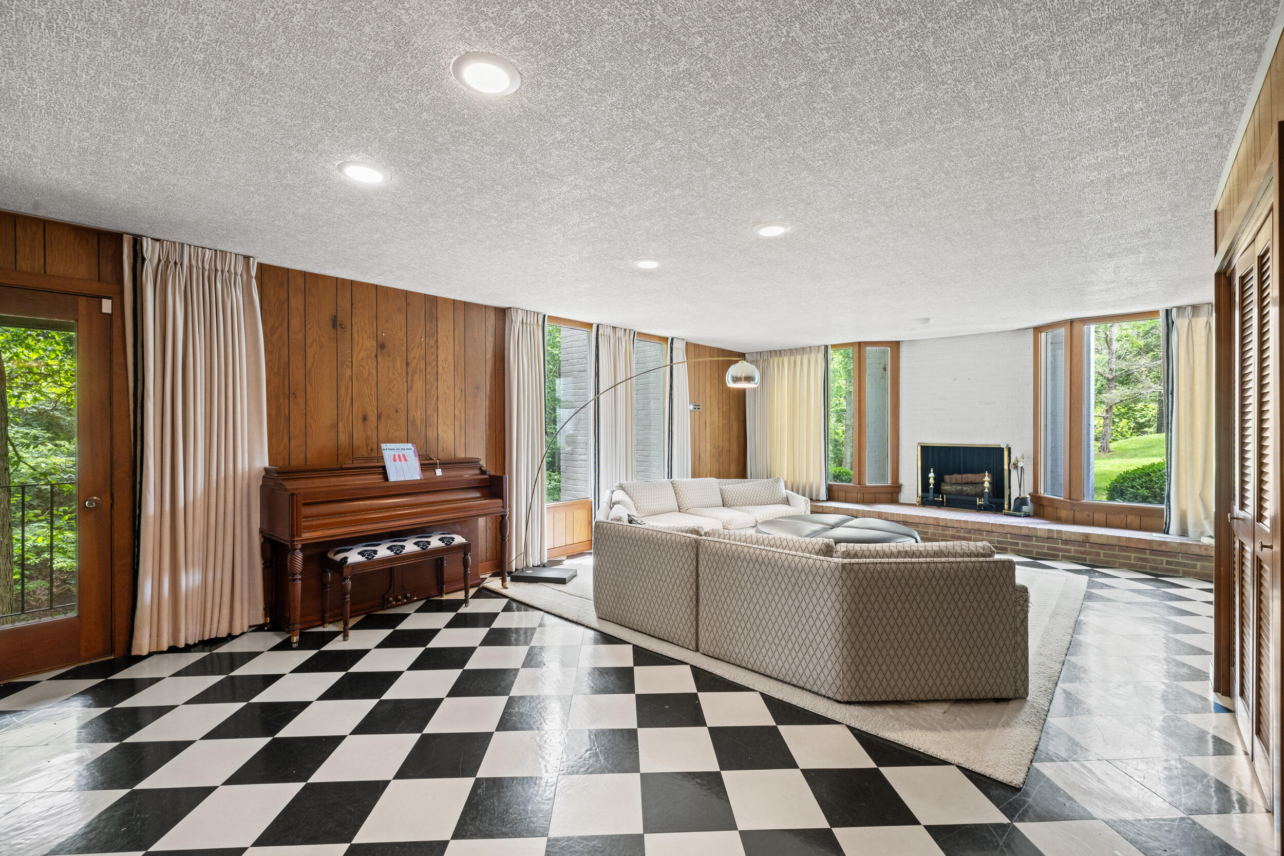 1715 Stonehaven Drive