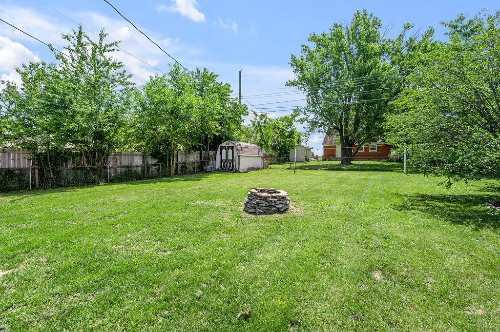 1976 Greenleaf Drive