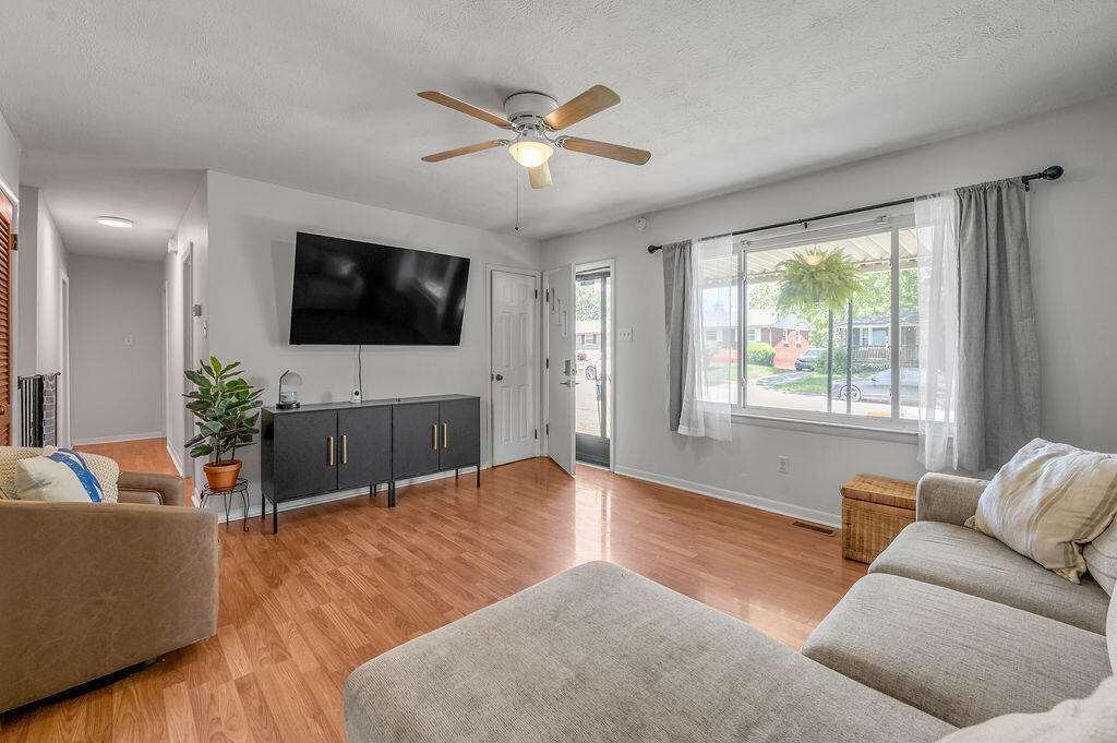 1976 Greenleaf Drive