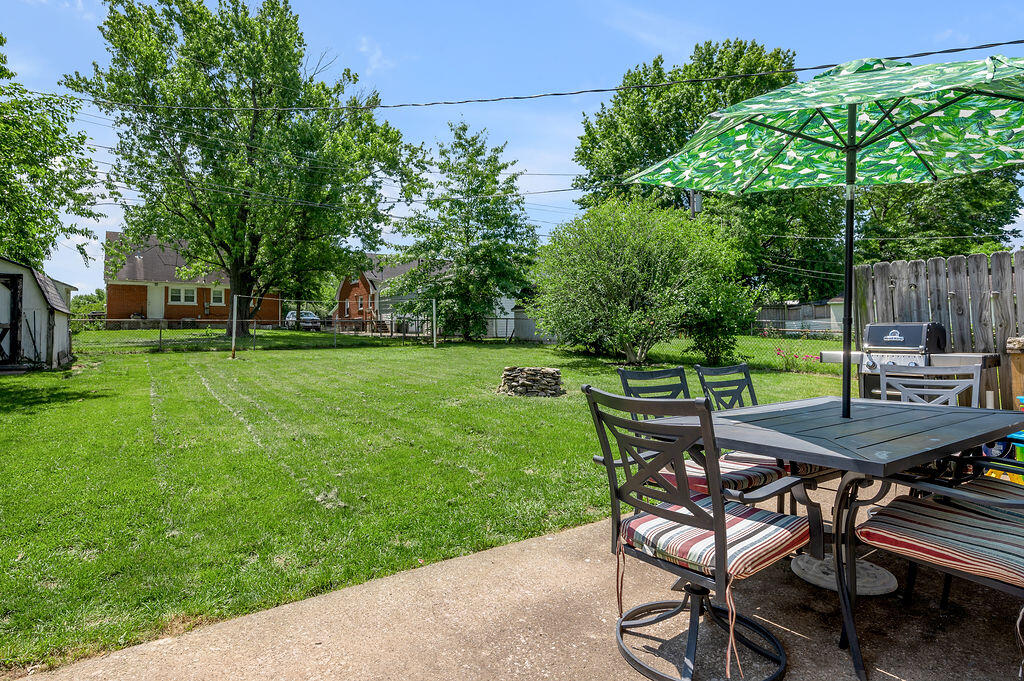 1976 Greenleaf Drive