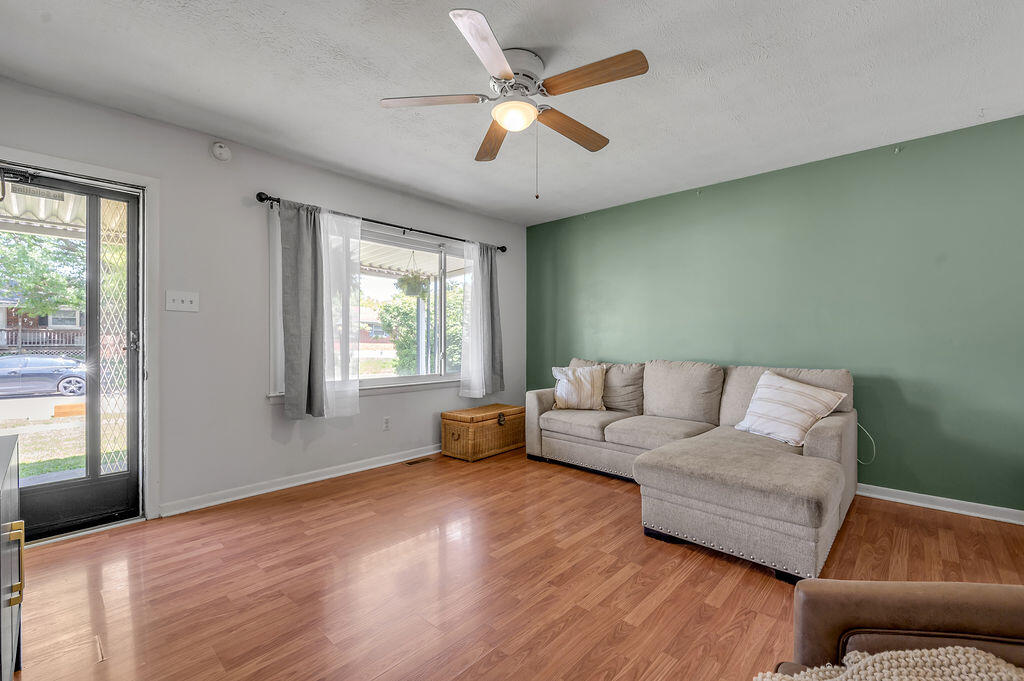 1976 Greenleaf Drive