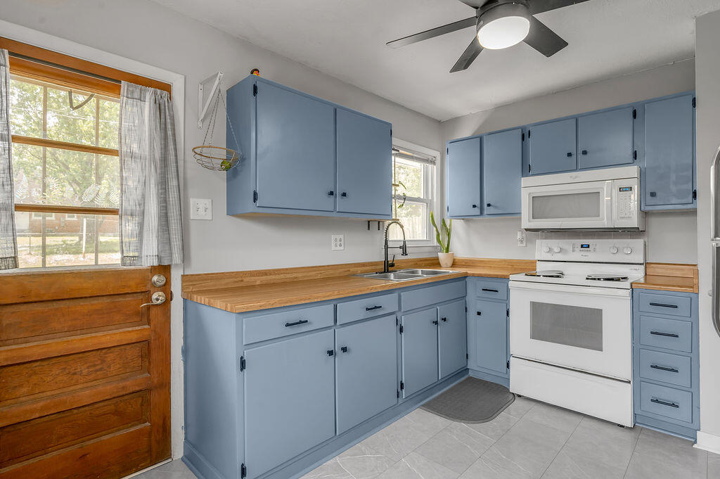 1976 Greenleaf Drive