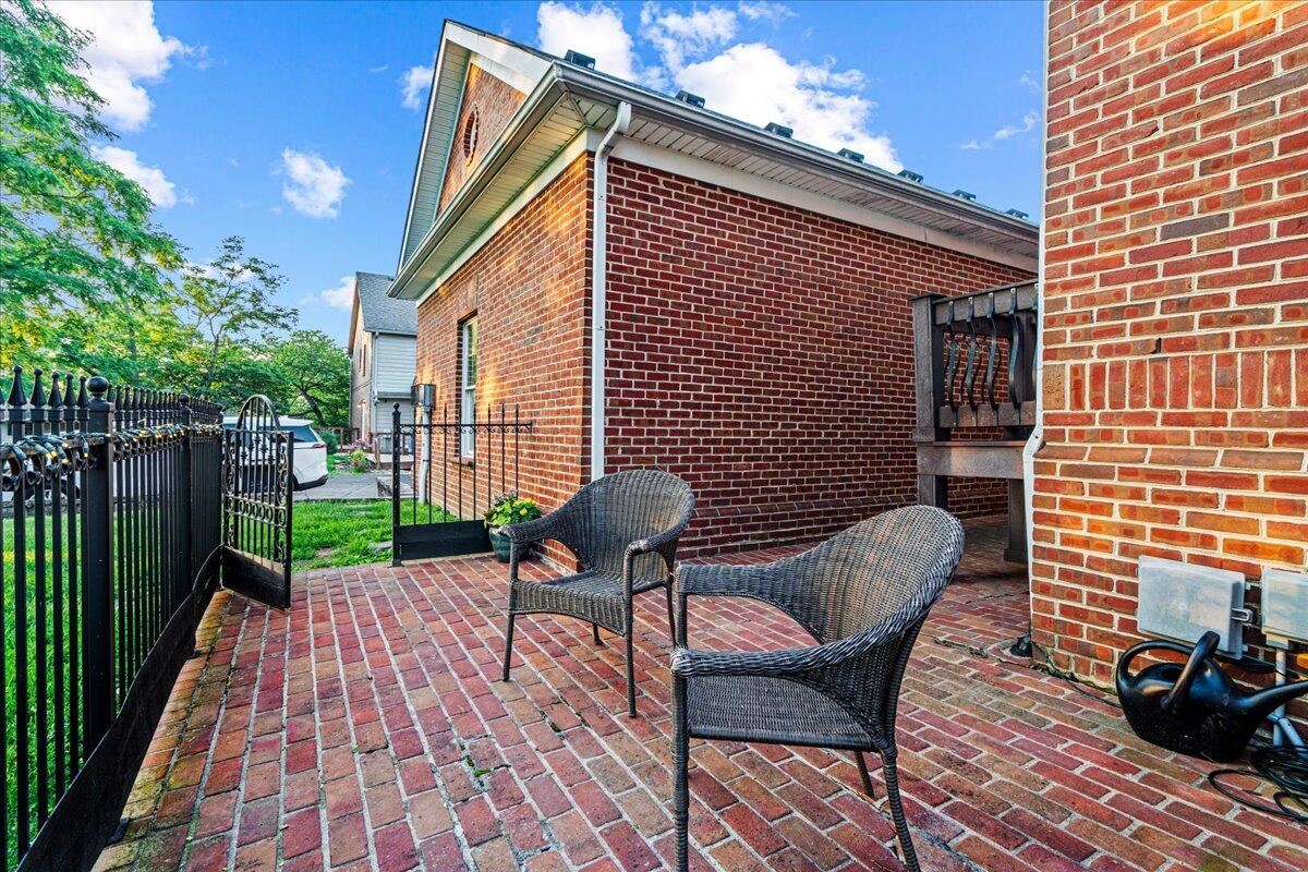 228 Chippendale Circle