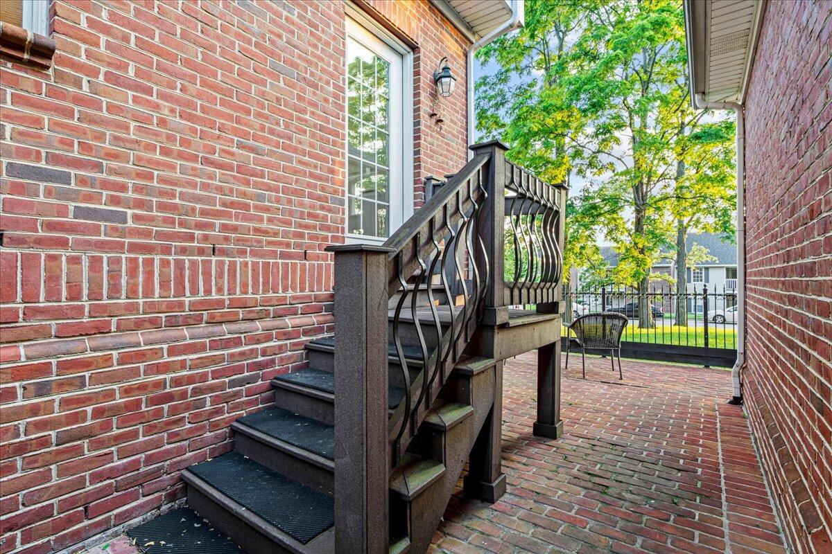 228 Chippendale Circle