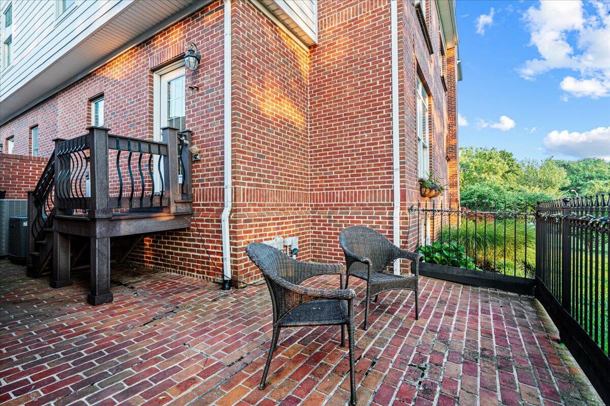 228 Chippendale Circle