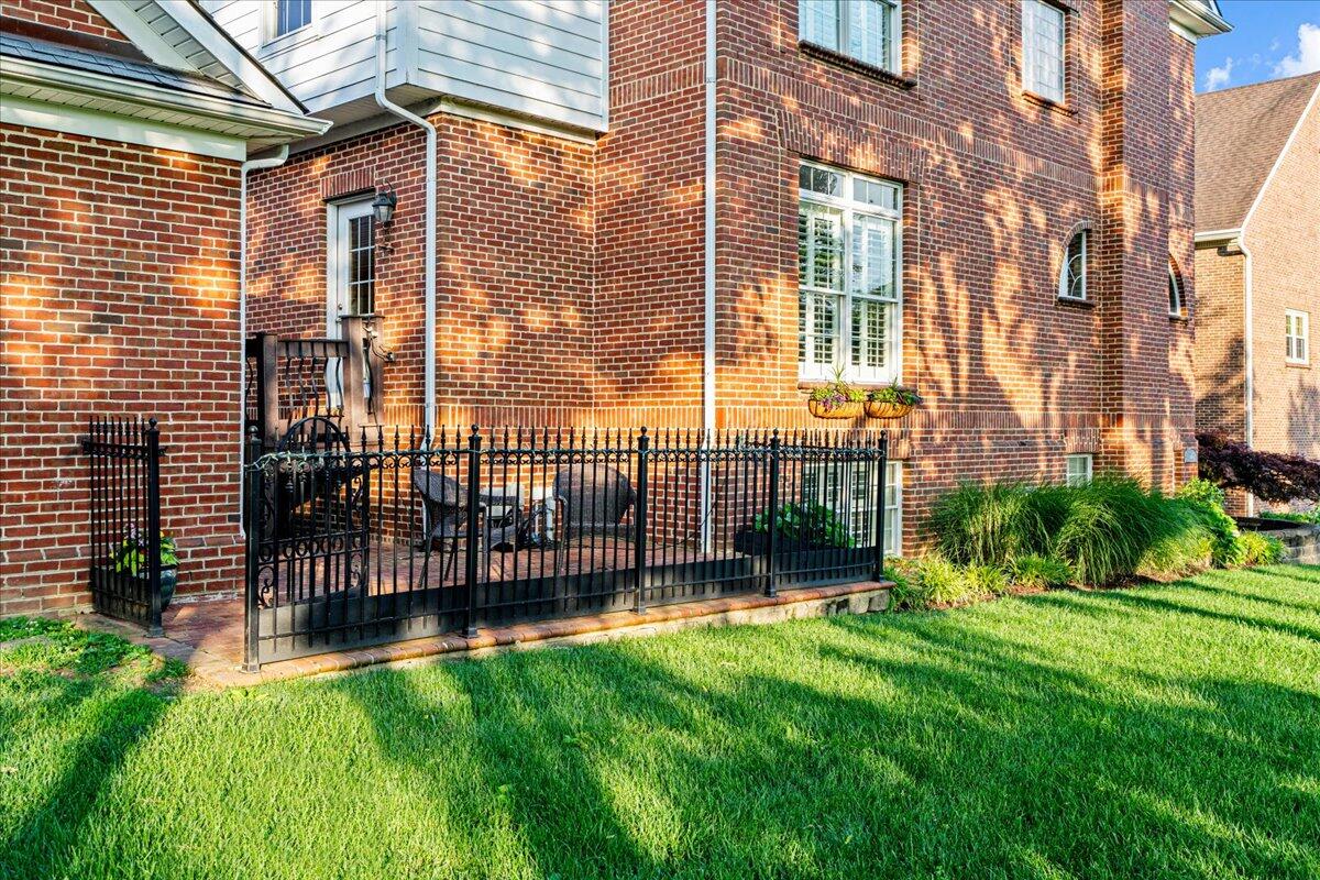 228 Chippendale Circle