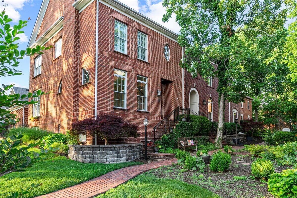 228 Chippendale Circle