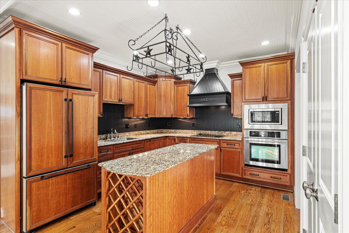 228 Chippendale Circle