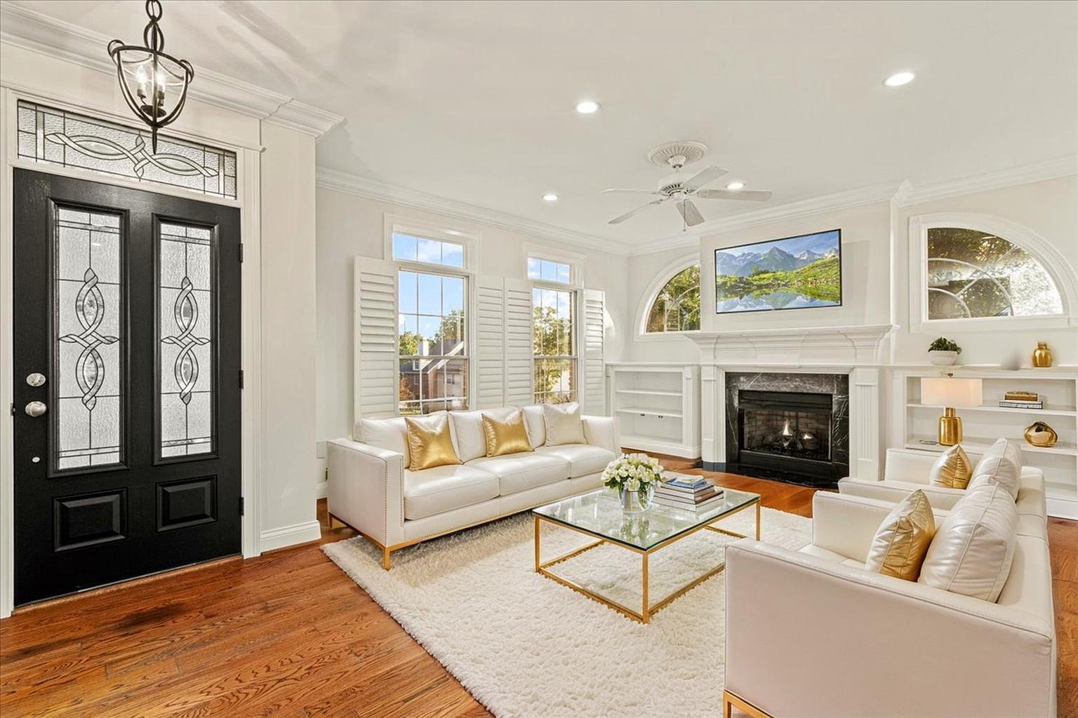 228 Chippendale Circle