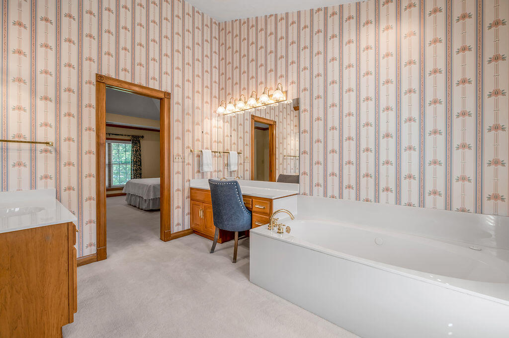 2586 Overlake Circle