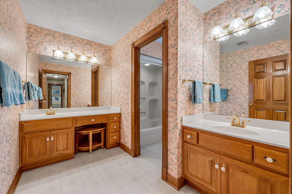 2586 Overlake Circle