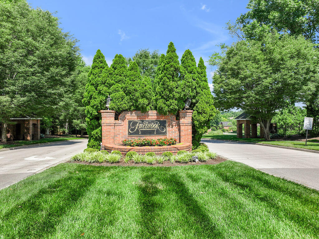 2586 Overlake Circle