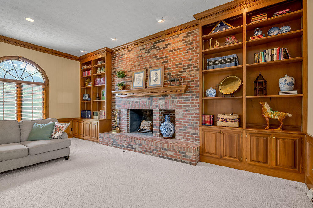 2586 Overlake Circle