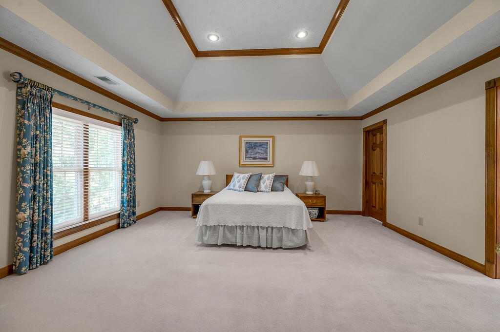 2586 Overlake Circle