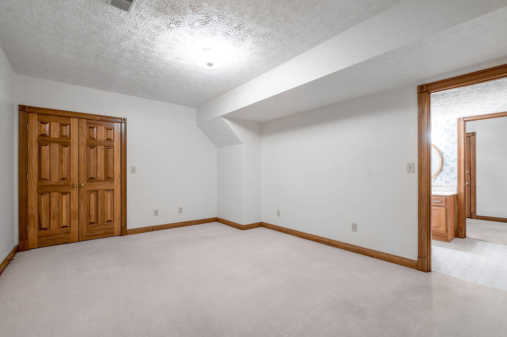 2586 Overlake Circle