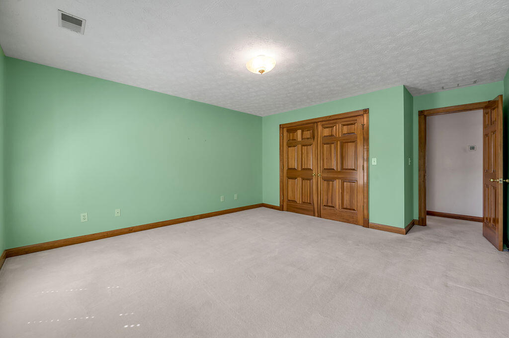 2586 Overlake Circle