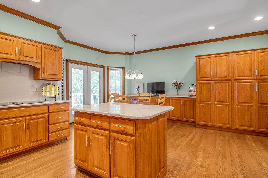 2586 Overlake Circle