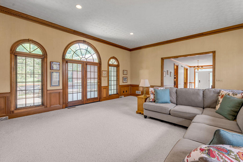 2586 Overlake Circle