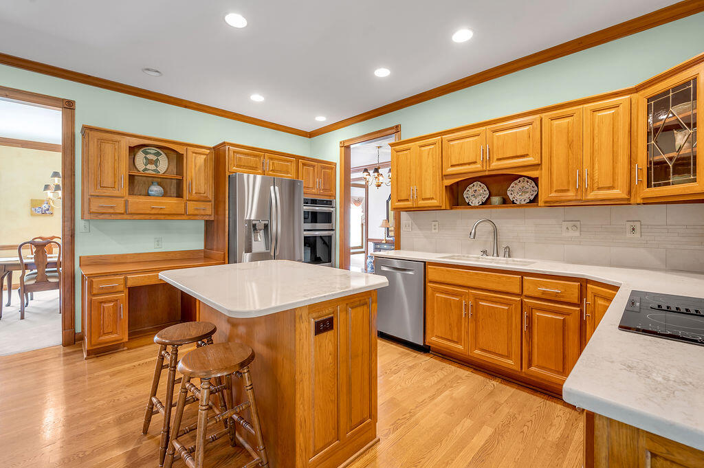 2586 Overlake Circle