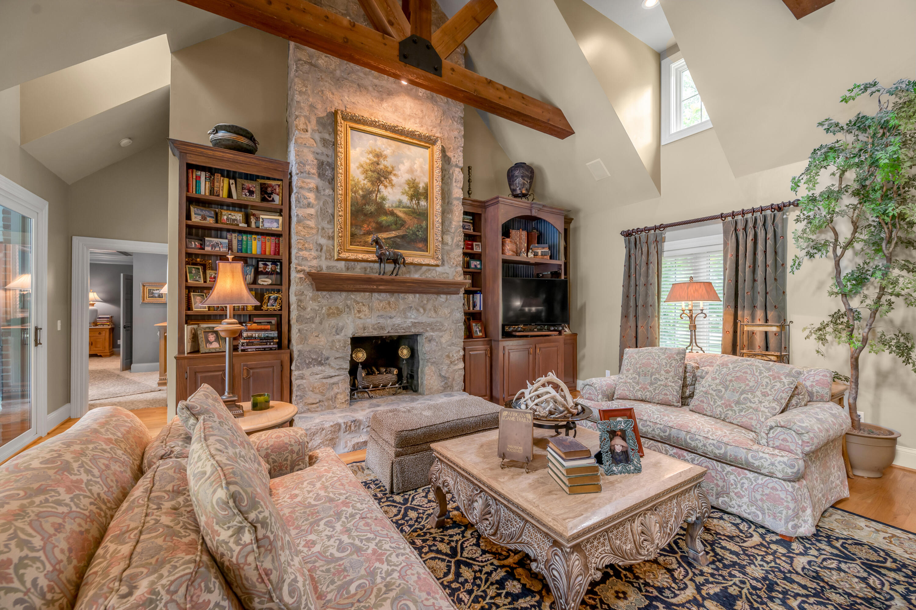 52 Avenue of Champions