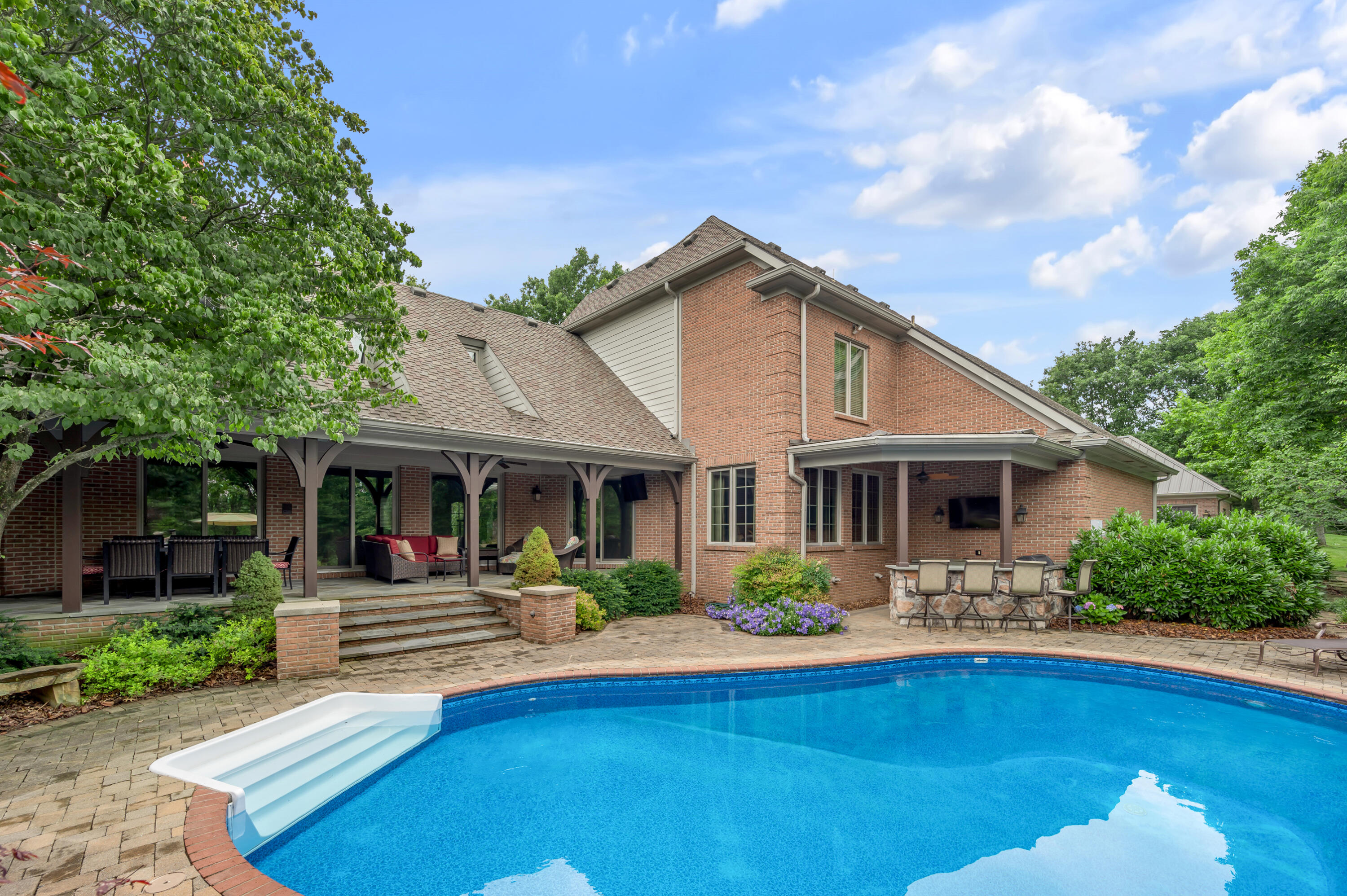 52 Avenue of Champions