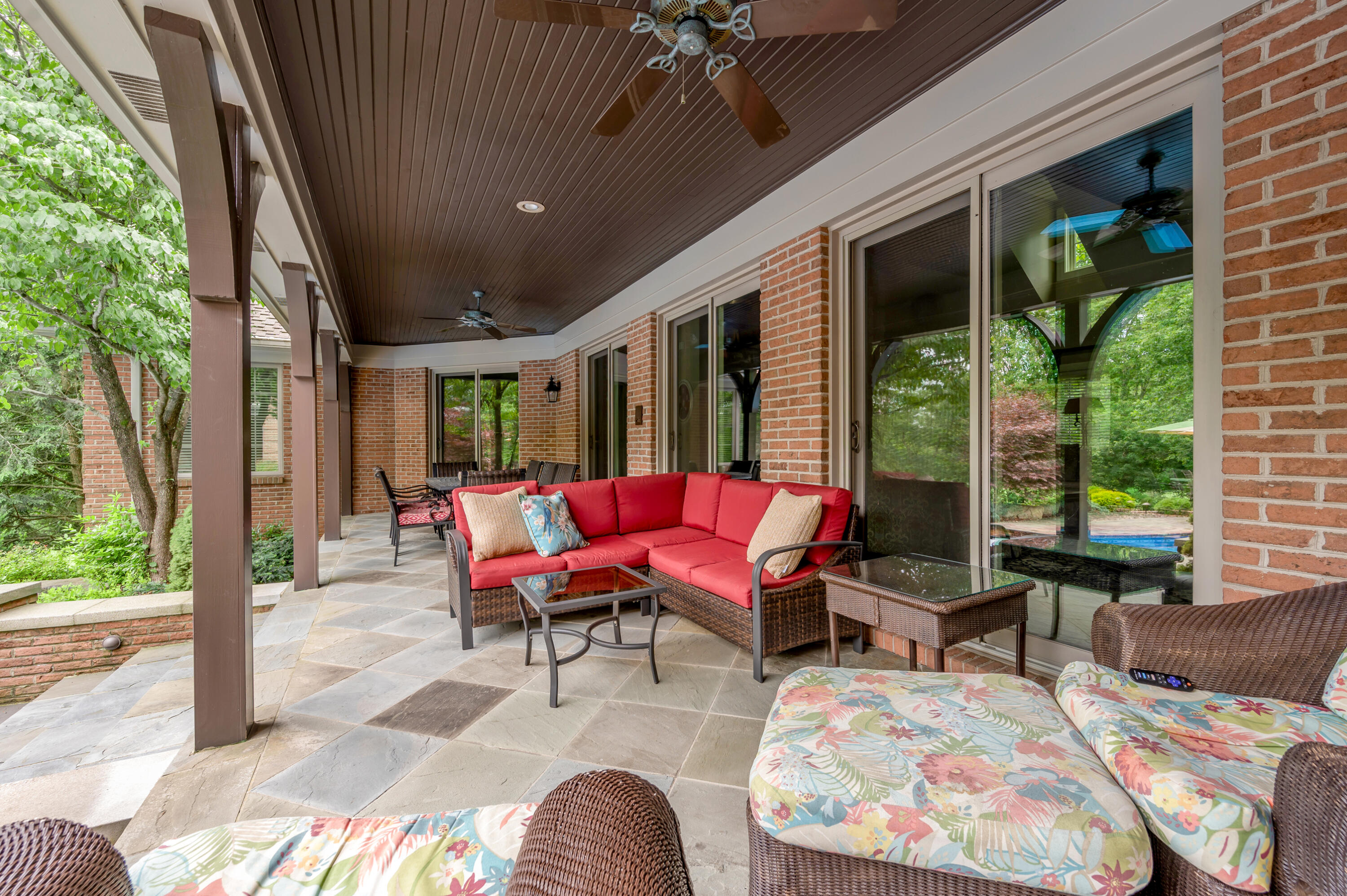 52 Avenue of Champions