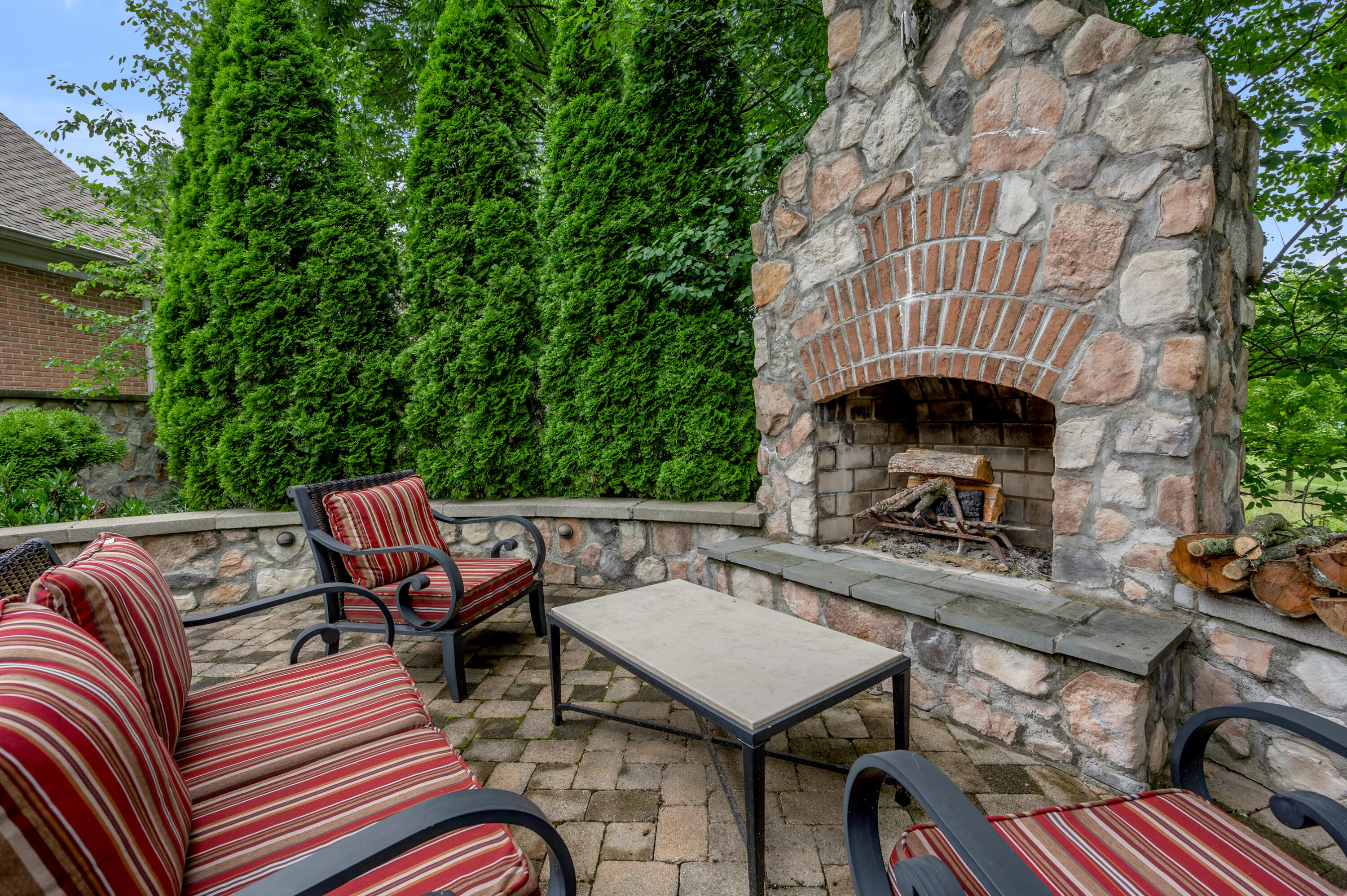 52 Avenue of Champions