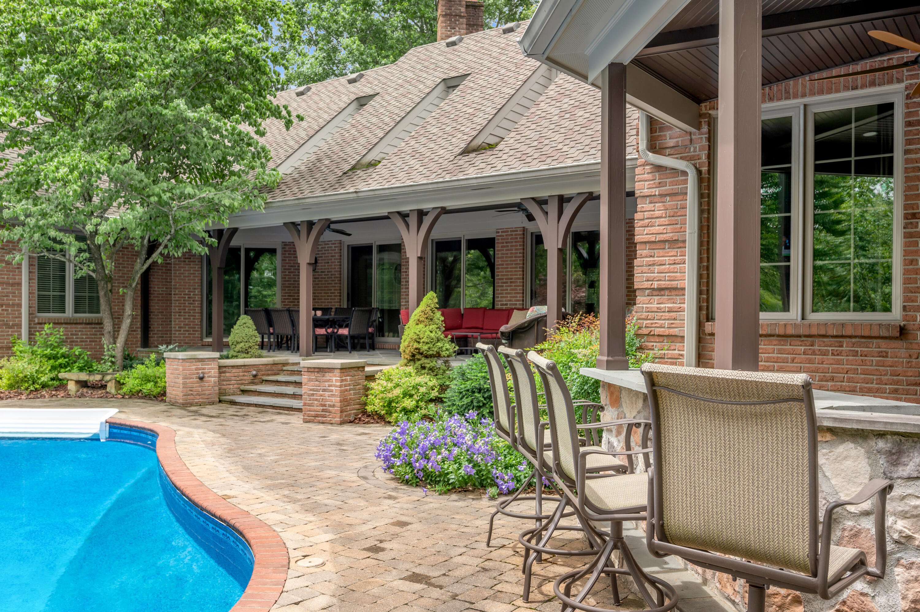 52 Avenue of Champions