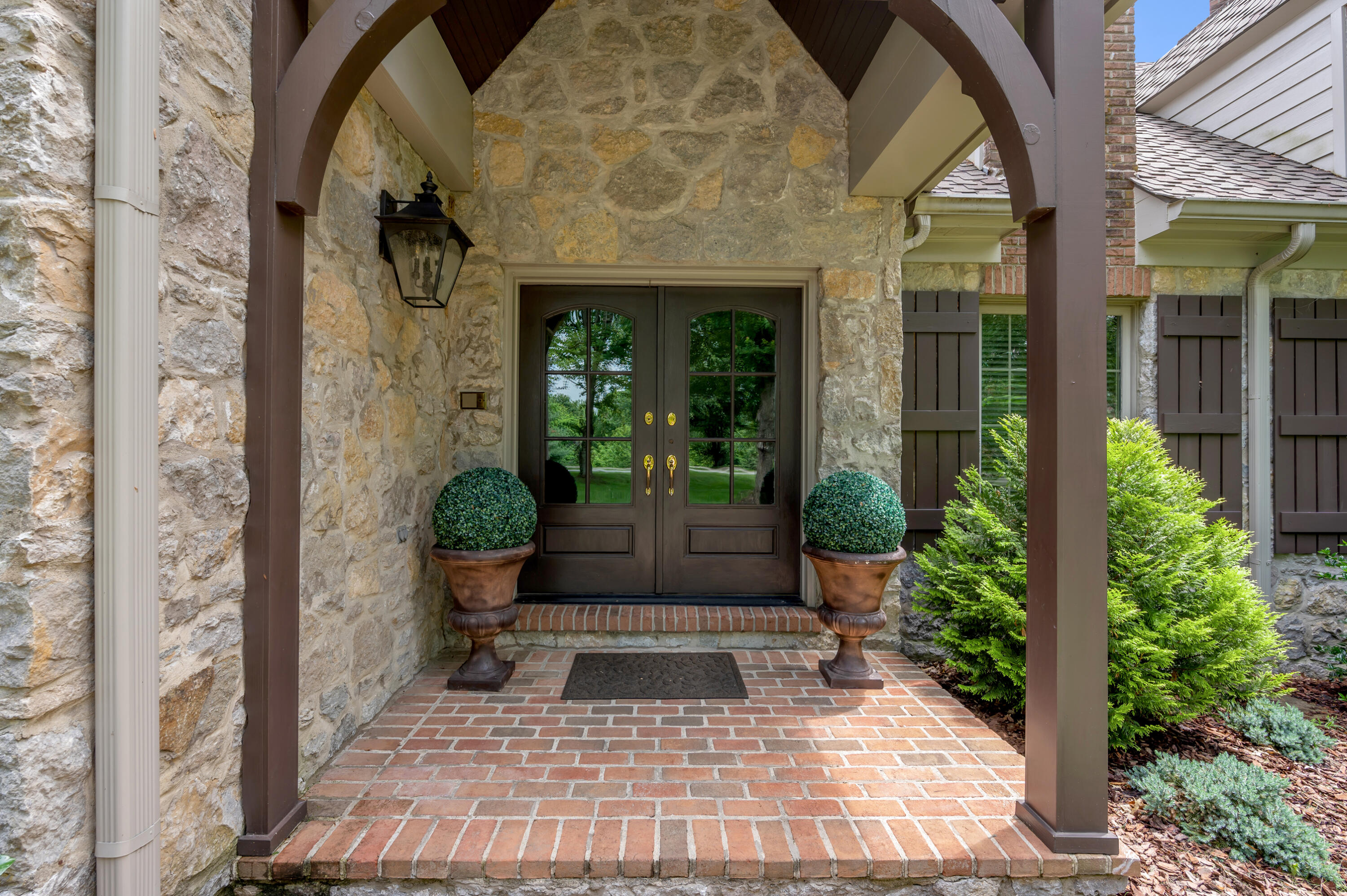 52 Avenue of Champions