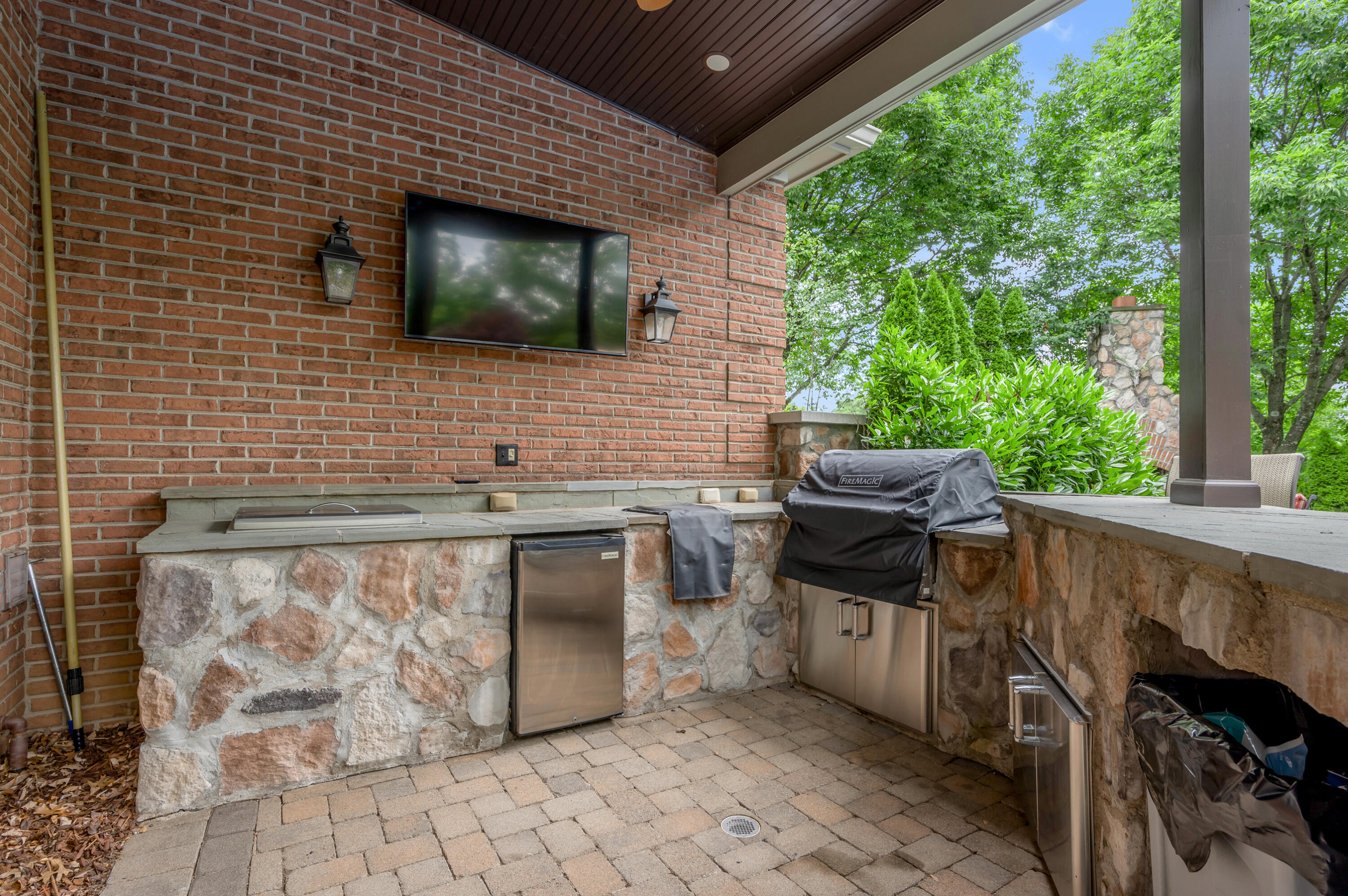 52 Avenue of Champions